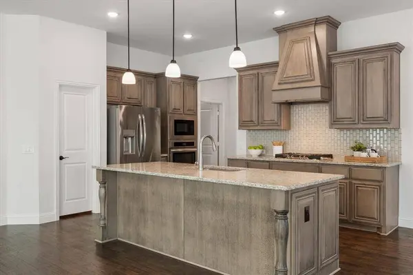 137 Fireberry Drive, Glenn Heights, TX 75154