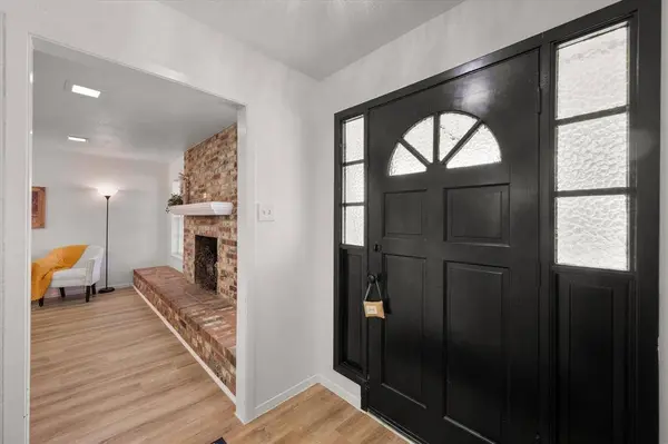 2125 Valleydale Drive, Arlington, TX 76013