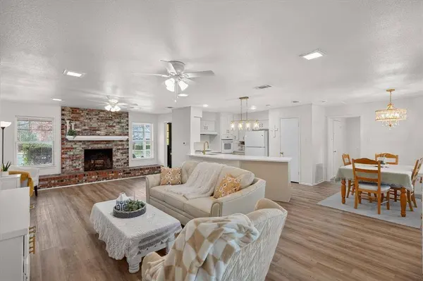 2125 Valleydale Drive, Arlington, TX 76013