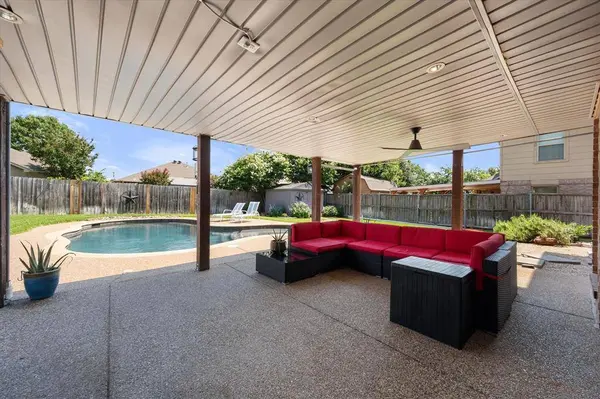 4111 Highgrove Drive, Arlington, TX 76001