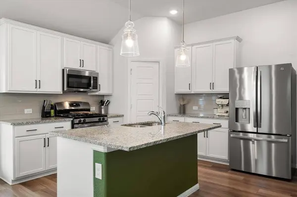 3905 Lombardy Drive, Venus, TX 76084