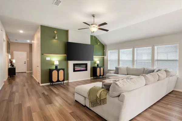3905 Lombardy Drive, Venus, TX 76084