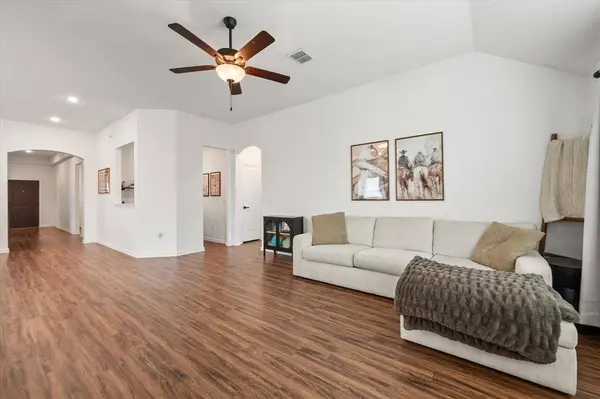 2601 Creswick Drive, Mansfield, TX 76084