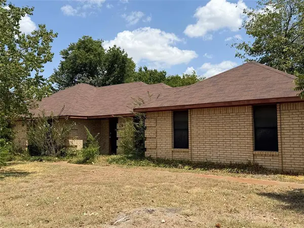 116 Crest Brook Drive, Red Oak, TX 75154