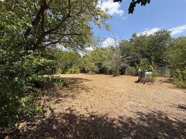 116 Crest Brook Drive, Red Oak, TX 75154