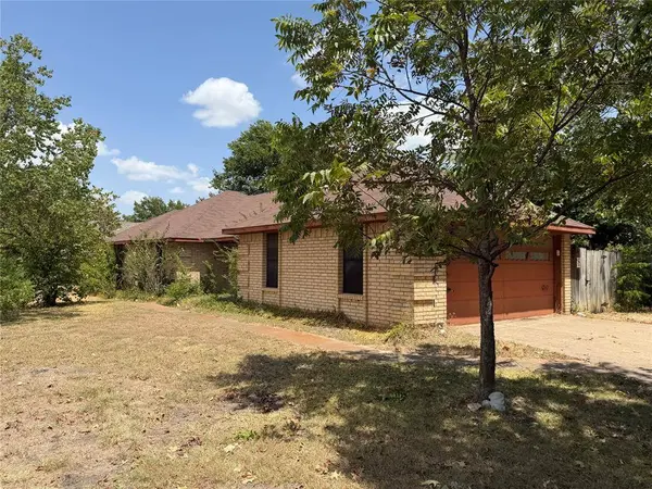 116 Crest Brook Drive, Red Oak, TX 75154