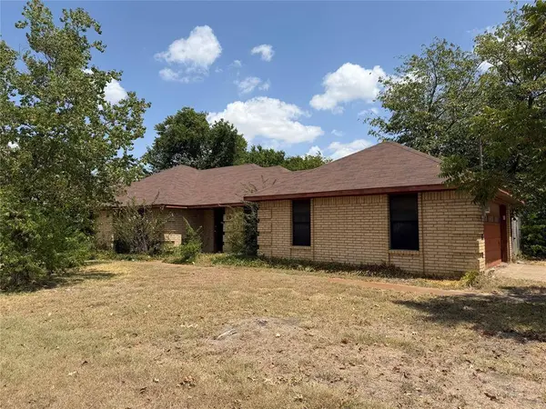 116 Crest Brook Drive, Red Oak, TX 75154