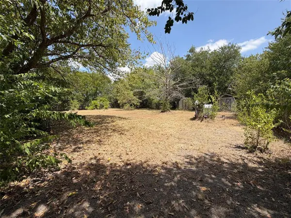 116 Crest Brook Drive, Red Oak, TX 75154
