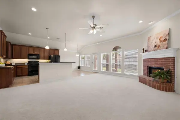 200 Arrowhead Drive, Burleson, TX 76028