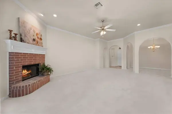 200 Arrowhead Drive, Burleson, TX 76028