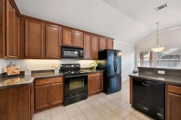 200 Arrowhead Drive, Burleson, TX 76028