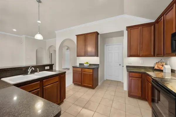 200 Arrowhead Drive, Burleson, TX 76028