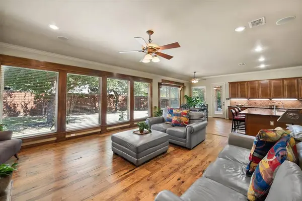 1100 Starleaf Drive, Mansfield, TX 76063