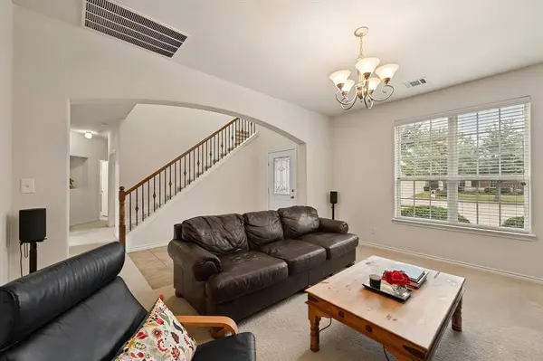 302 Garden Path Lane, Mansfield, TX 76063