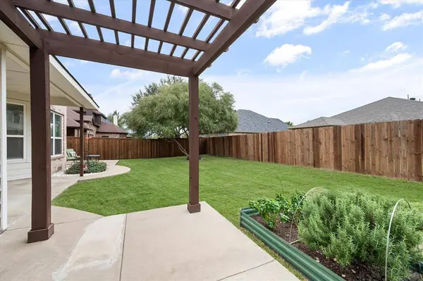 302 Garden Path Lane, Mansfield, TX 76063