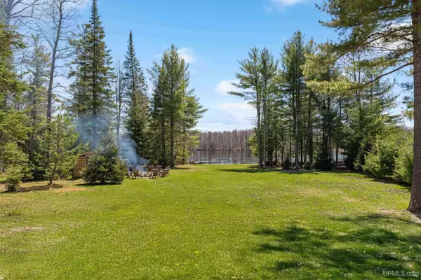 W10095 Miscauno Island Lane, Daggett, MI 49821