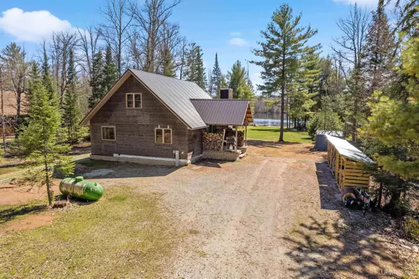 W10095 Miscauno Island Lane, Daggett, MI 49821