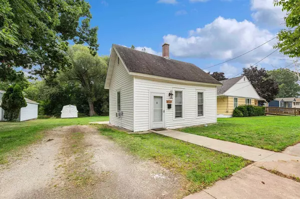 825 JACOBSON STREET, Marinette, WI 54143