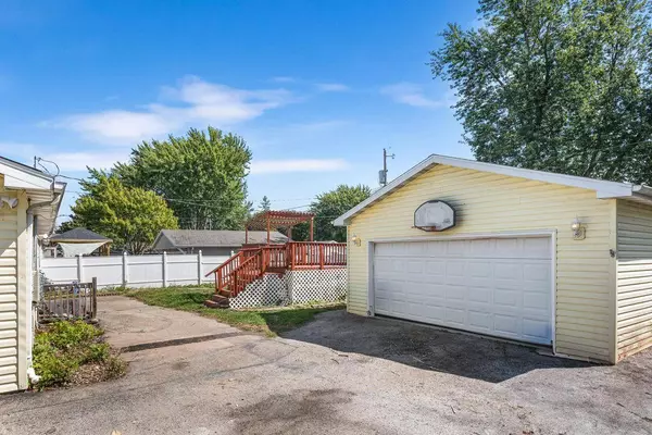 1235 E SYLVAN AVENUE, Appleton, WI 54915