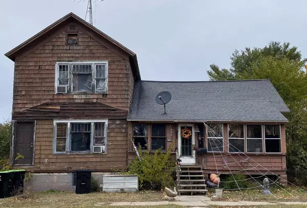 712 7TH AVENUE, Menominee, MI 49858