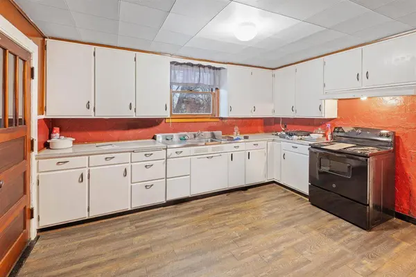 300 4TH AVE, Menominee, MI 49858