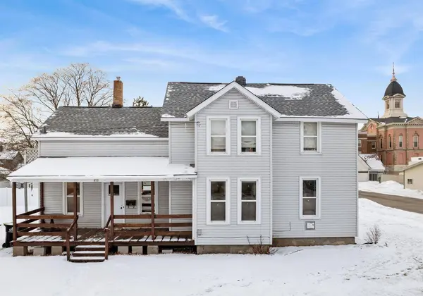 813 8TH ST, Menominee, MI 49858