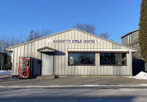 1555 PIERCE AVE, Marinette, WI 54143