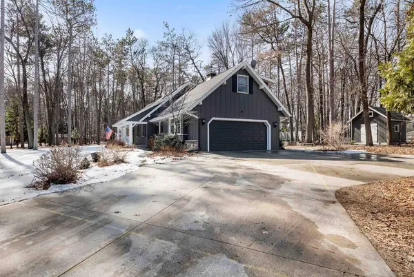 716 SUNSET DR, Marinette, WI 54143