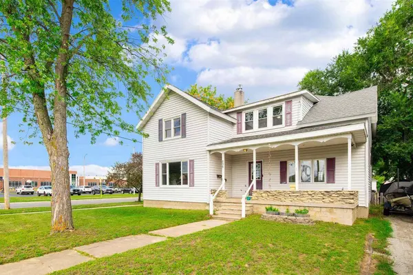 836 MAIN ST