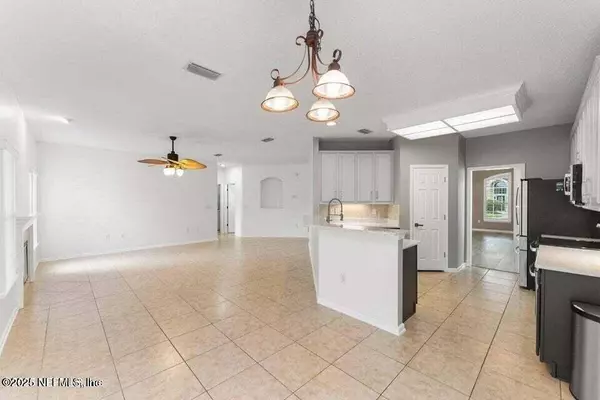 1726 CHATHAM VILLAGE DR, Fleming Island, FL 32003