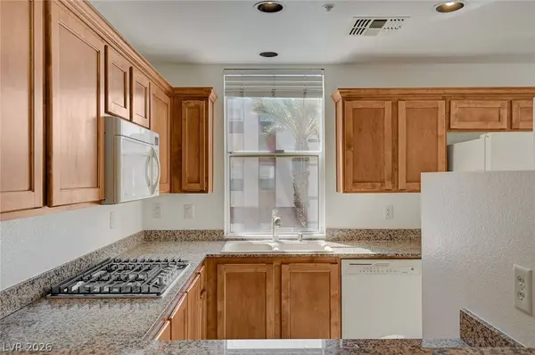 83 E Agate AVE #302, Las Vegas, NV 89123