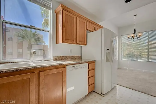 83 E Agate AVE #302, Las Vegas, NV 89123