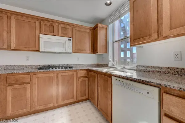 83 E Agate AVE #302, Las Vegas, NV 89123