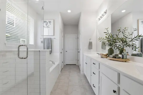 206 Palo Brea LOOP, Hutto, TX 78634