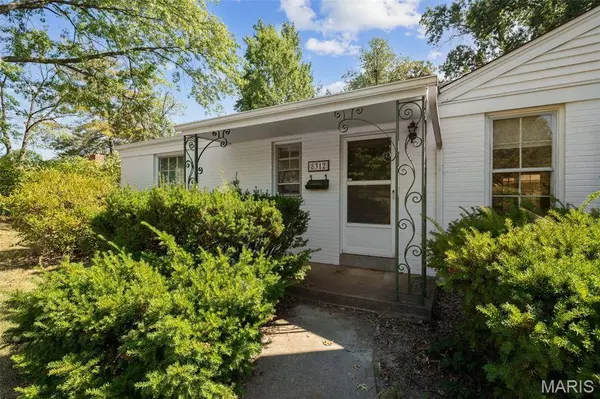 8312 Old Bonhomme RD, University City, MO 63132