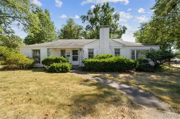 8312 Old Bonhomme RD, University City, MO 63132