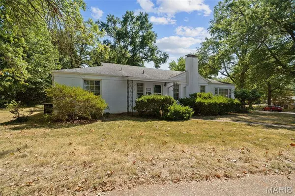 8312 Old Bonhomme RD, University City, MO 63132