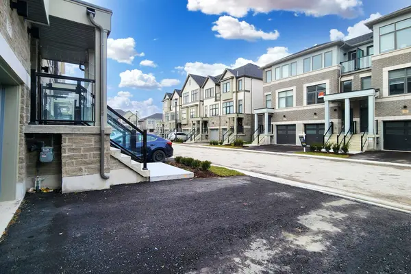 781 Kootenay PATH, Oshawa, ON L1H 6R3