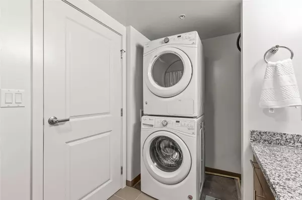 988 Halekauwila ST #1812, Honolulu, HI 96814