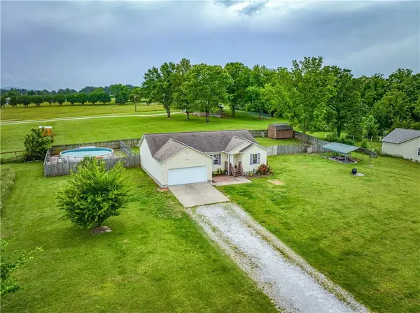 2458 Geneva Dr, Harrison, AR 72601