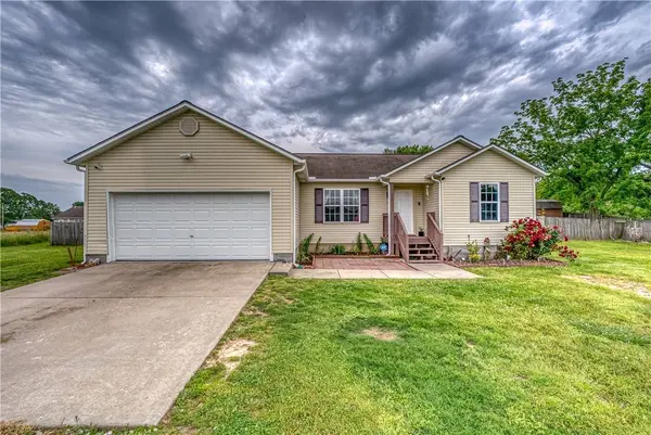 2458 Geneva Dr, Harrison, AR 72601