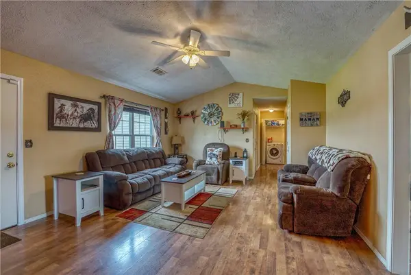 2458 Geneva Dr, Harrison, AR 72601