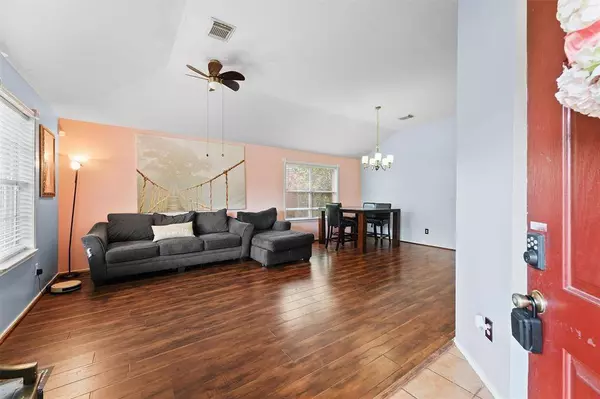 9815 Hallmark LN, Pearland, TX 77584