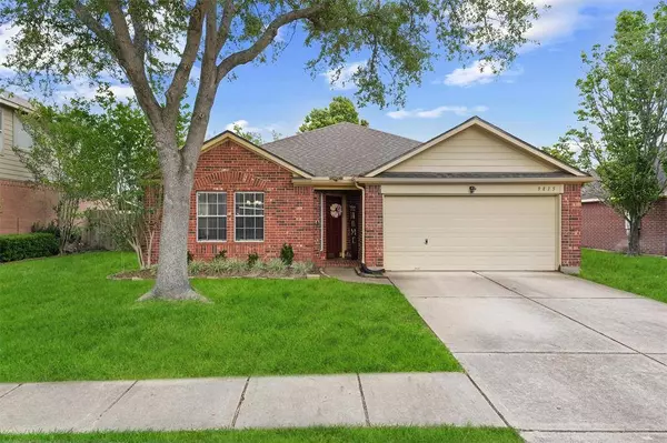 9815 Hallmark LN, Pearland, TX 77584