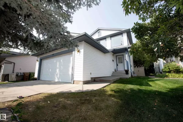 33 EASTCOTT DR, St. Albert, AB T8N 7B1
