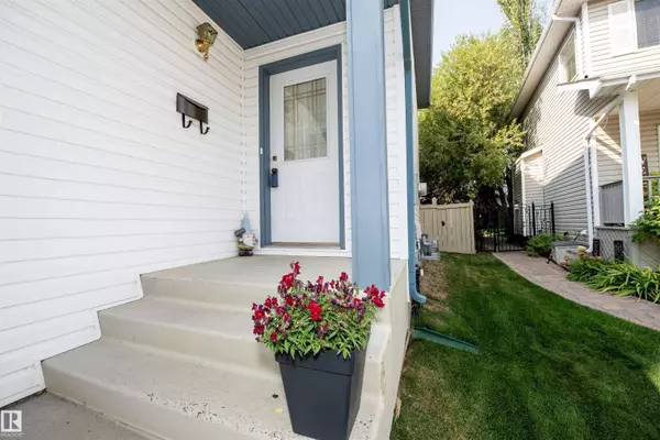 33 EASTCOTT DR, St. Albert, AB T8N 7B1