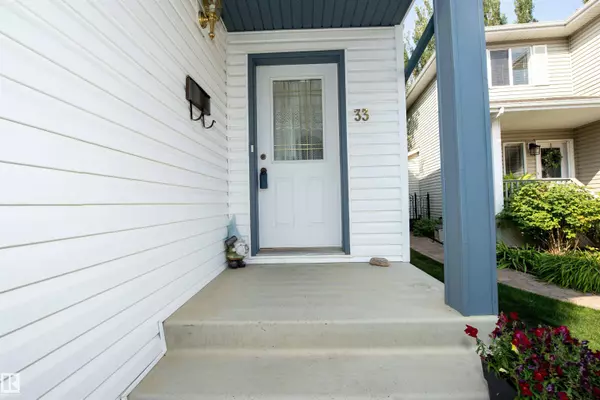 33 EASTCOTT DR, St. Albert, AB T8N 7B1