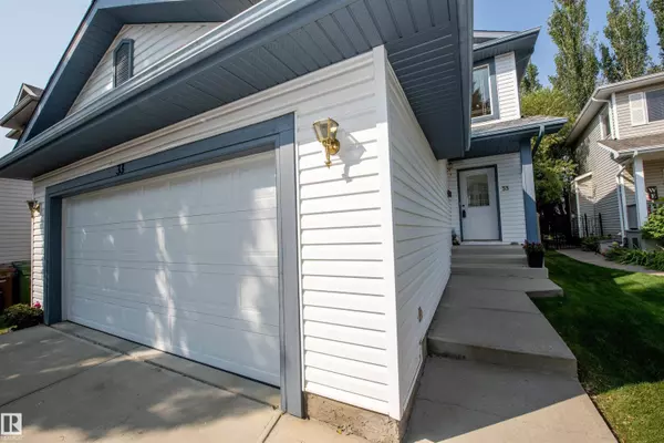 33 EASTCOTT DR, St. Albert, AB T8N 7B1