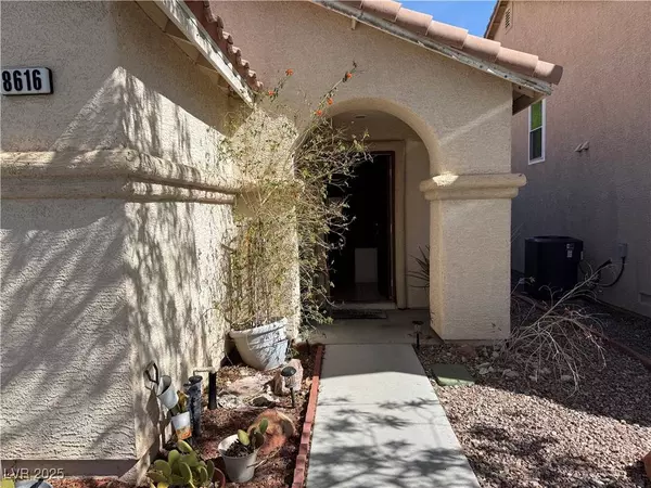 8616 Hidden Pines AVE, Las Vegas, NV 89143