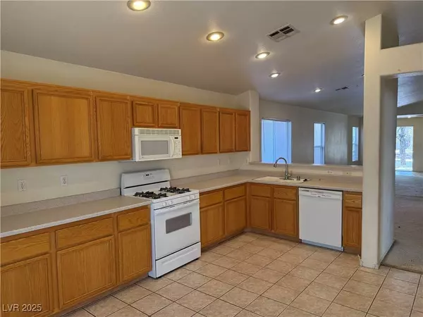 8616 Hidden Pines AVE, Las Vegas, NV 89143